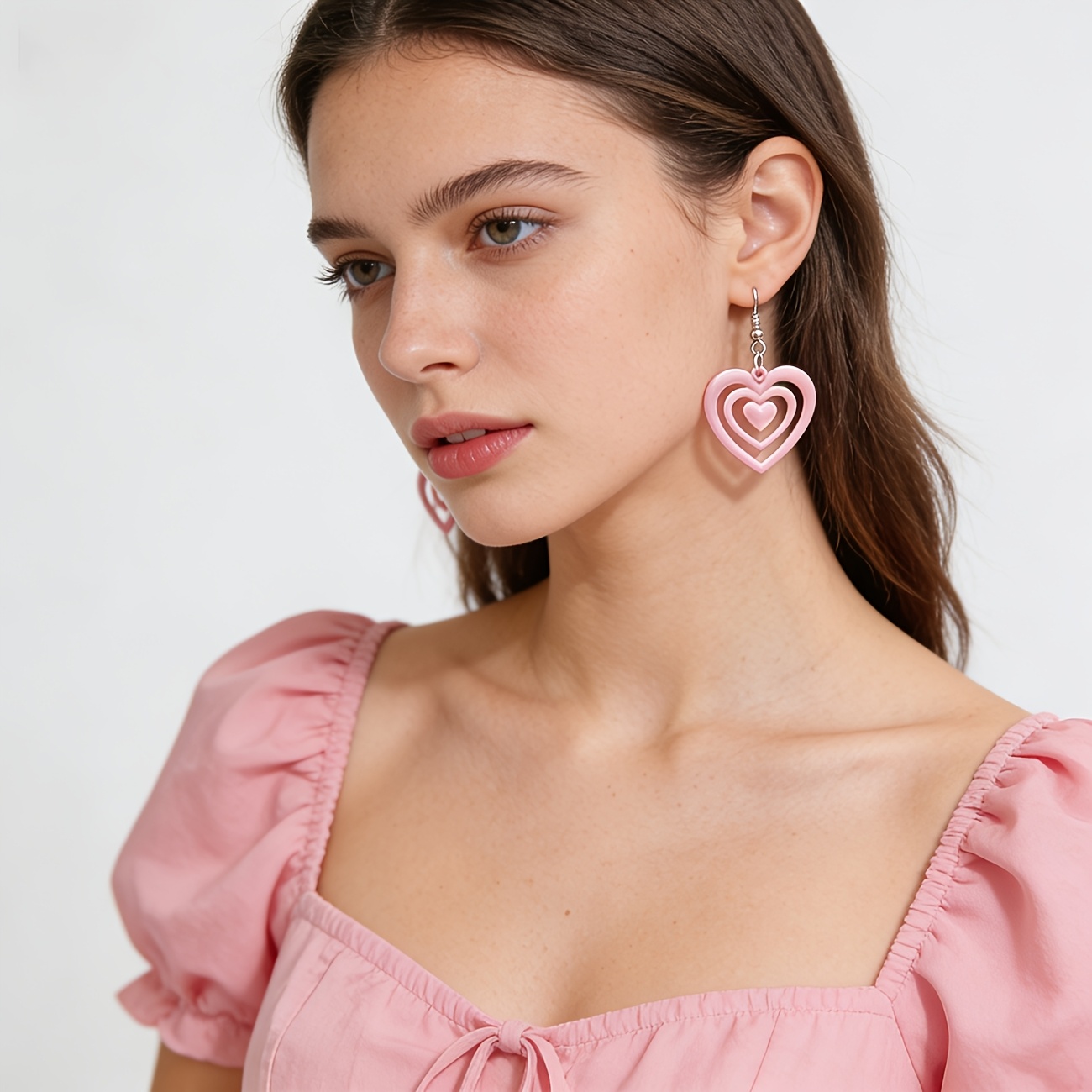 1 Pair Women's Minimalist Heart-Shaped Hollow-Out Dangle Earrings - Painted Vertical Heart Pendant, Valentine's Day Gift Suitable for Daily Wear & Special Occasions, Year-Round Neutral