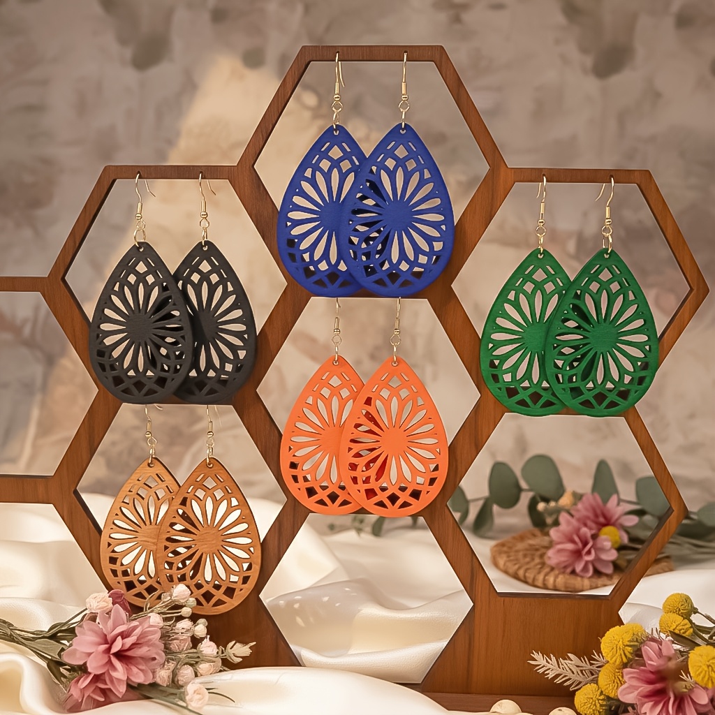 5-color Fashionable and Colorful Wooden Geometric Earrings, Creative Hollow-out Floral Spiral Teardrop Hollow-out Pendant Earrings, Vintage Bohemian Style Lightweight Wooden Earring Accessories, Multiple Colors Available