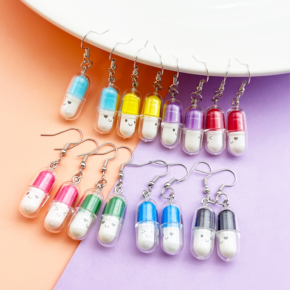 8-Pair/Set Multicolor Simulated Three-Dimensional Mini Pill Pendant Drop Earrings, Cute Cartoon Random Joyful Face Expression Creative Detachable Capsule Dangle Earrings, Suitable for Women's Daily Gifting, Sweet and Earrings