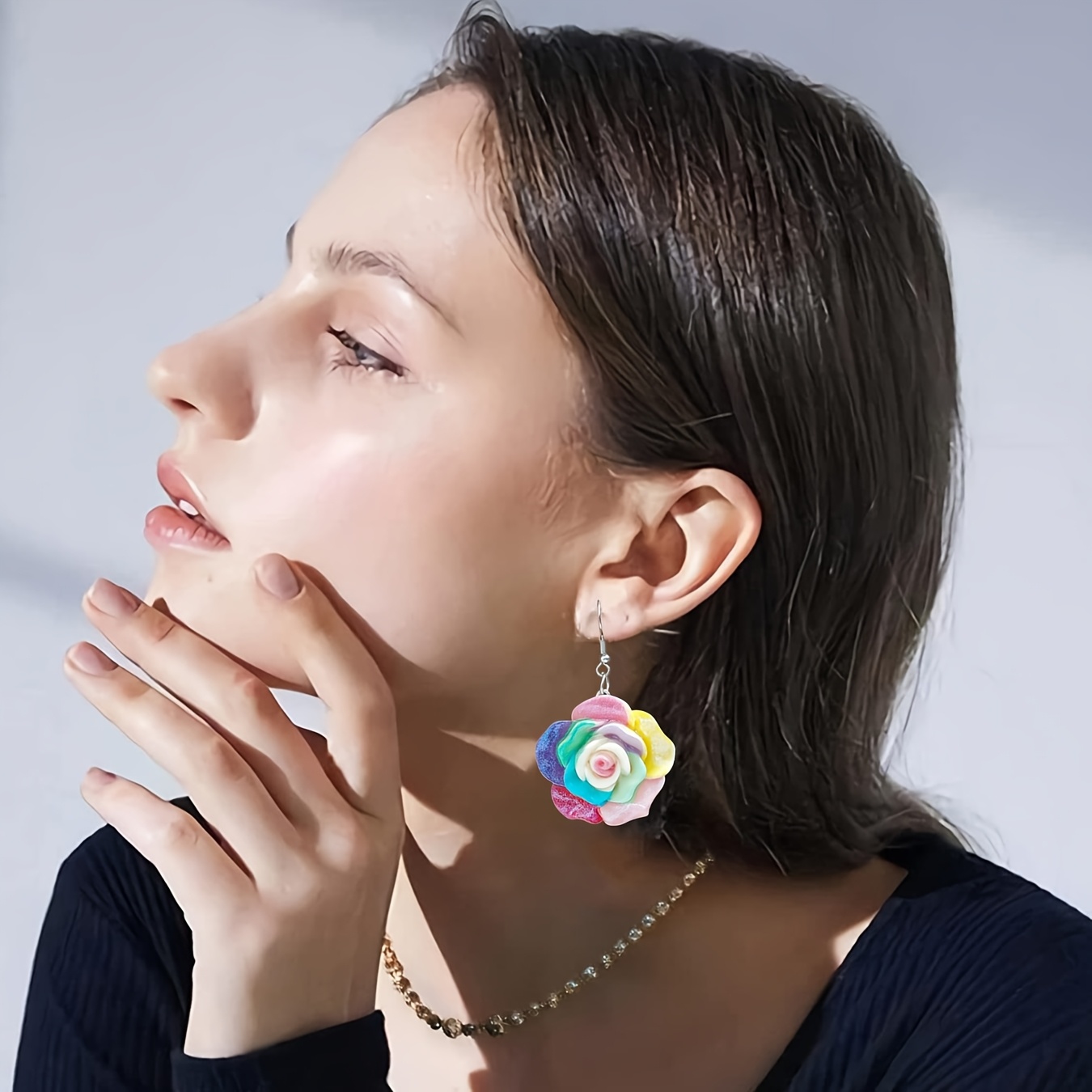 A Pair of Colorful Glitter Rose Flower Resin Pendant Earrings, Featuring a Vintage Elegant Chinese Style, Suitable for Celebrating The New Year, Traditional Festivals, Everyday Wear, Vacations, And Classic Ethnic Charm, Perfect for All Seasons