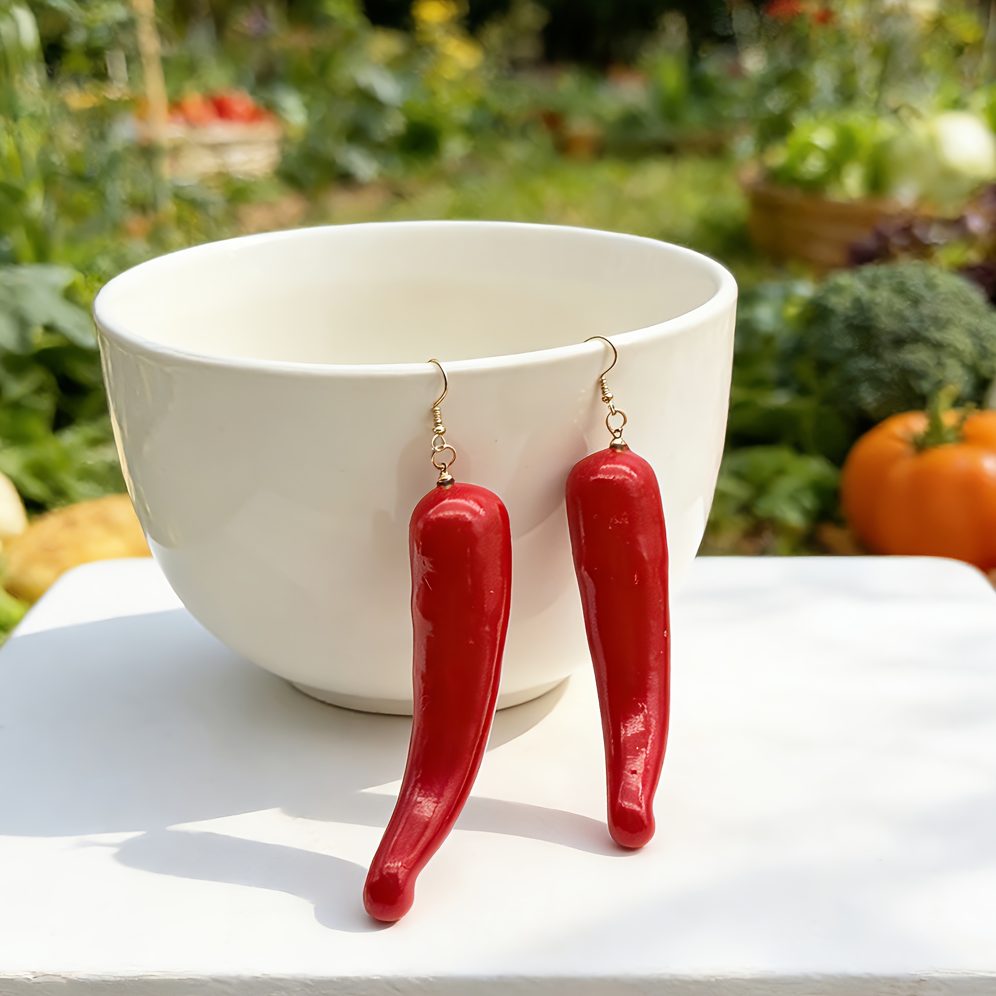 A Pair of Exaggerated Long Chili Pepper Pendant Earrings with a Fashionable And Unique Design, Suitable for Everyday Wear And Parties
