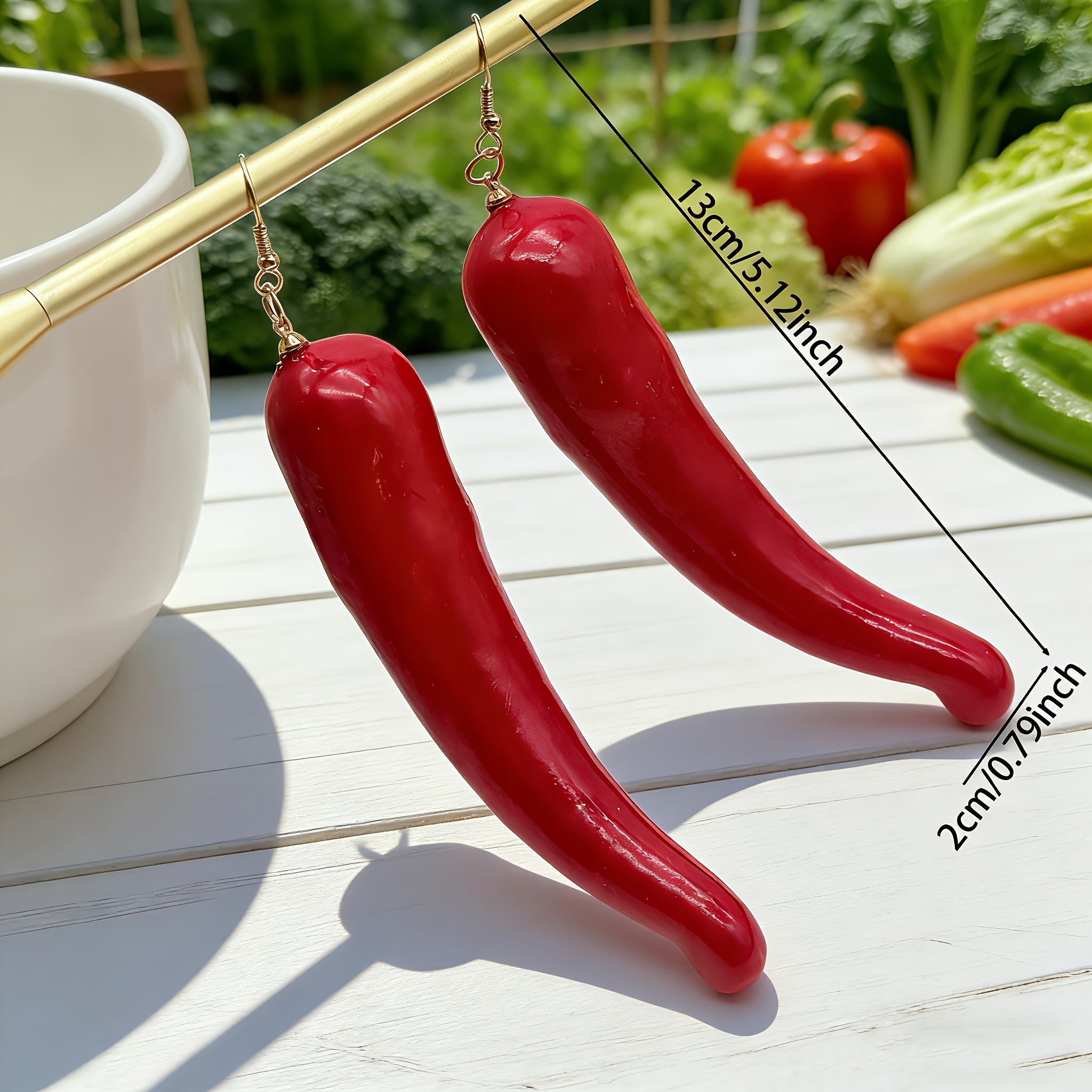 A Pair of Exaggerated Long Chili Pepper Pendant Earrings with a Fashionable And Unique Design, Suitable for Everyday Wear And Parties
