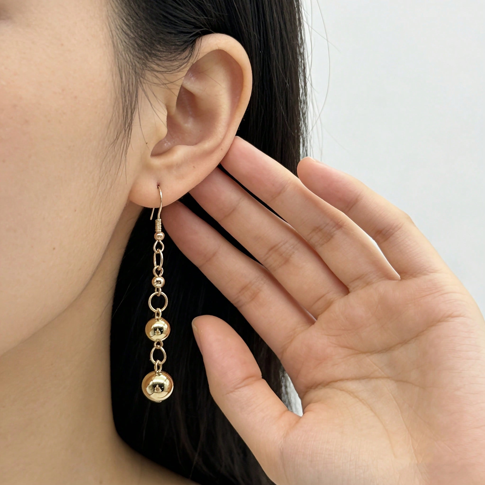 A Pair of Women's Elegant, Retro-Style Zinc Alloy Earrings with Long Beaded Pendants—Perfect for Vacation Parties and Daily Wear