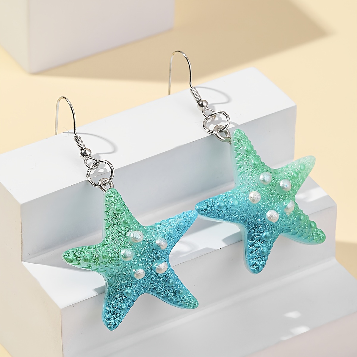 Fashion Resin Starfish Earrings, Simple Vacation-Style Starfish Drop Earrings, a Pair of Casual Romantic Ocean-Themed Resin Ear Accessories.